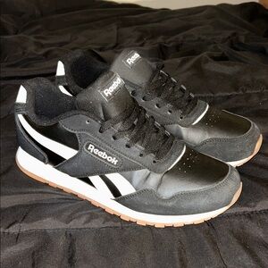 Reebok Suede & Leather Classics Men’s Sneakers Size 10.5 like new